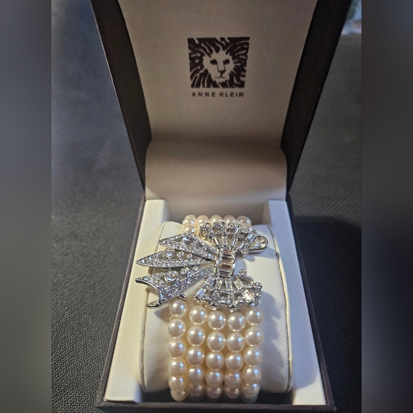 Anne Klein Faux Pearl And Cubic Zerconia Bow Stretch Braclet - Picture 2 of 3